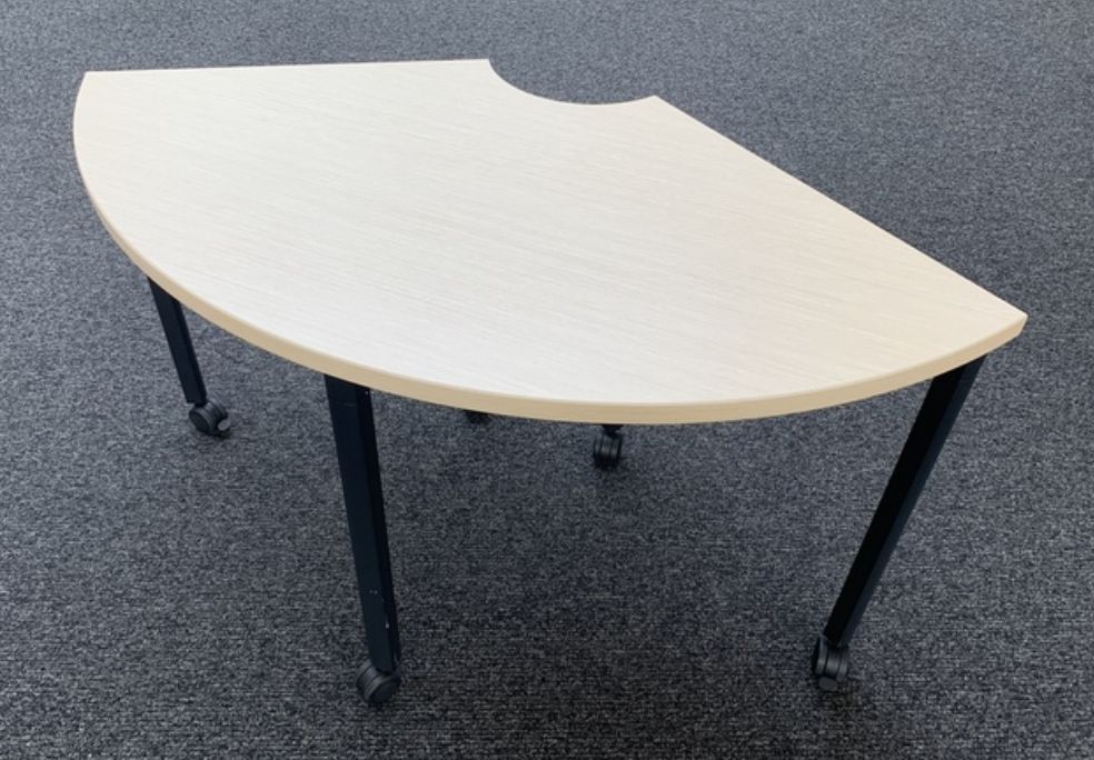 Modular table on casters - curve