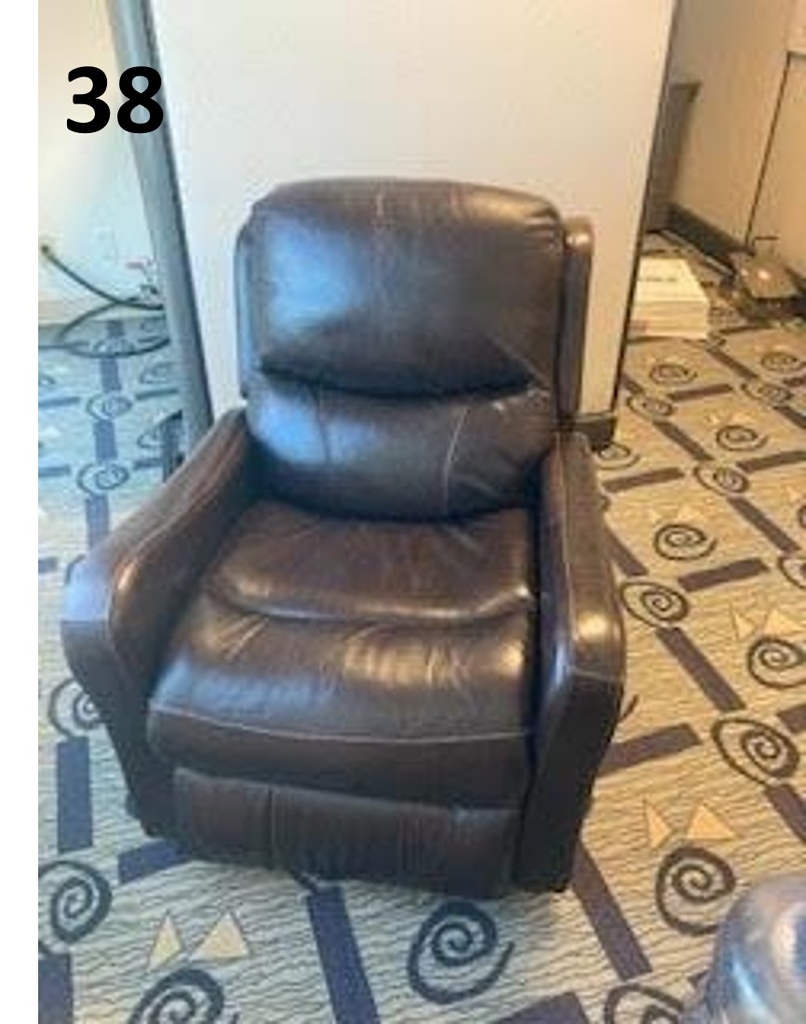 BROWN LEATHER RECLINER-E5