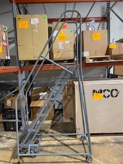 59 degree ladder w/platform