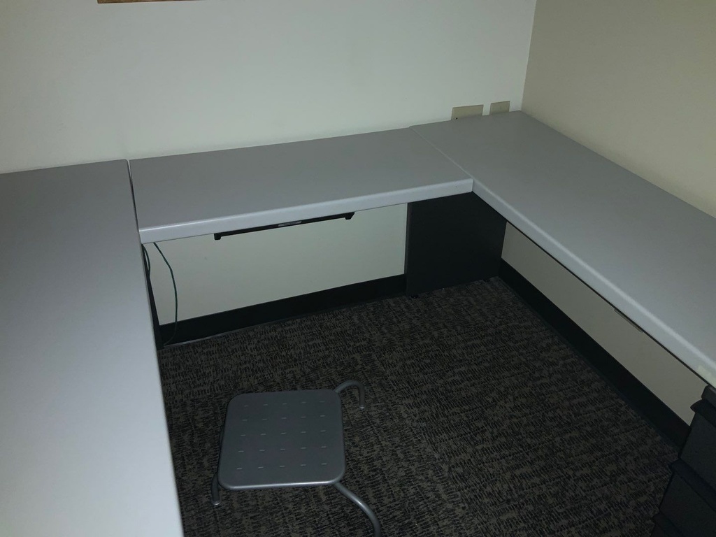 U-Shape White Top Desk