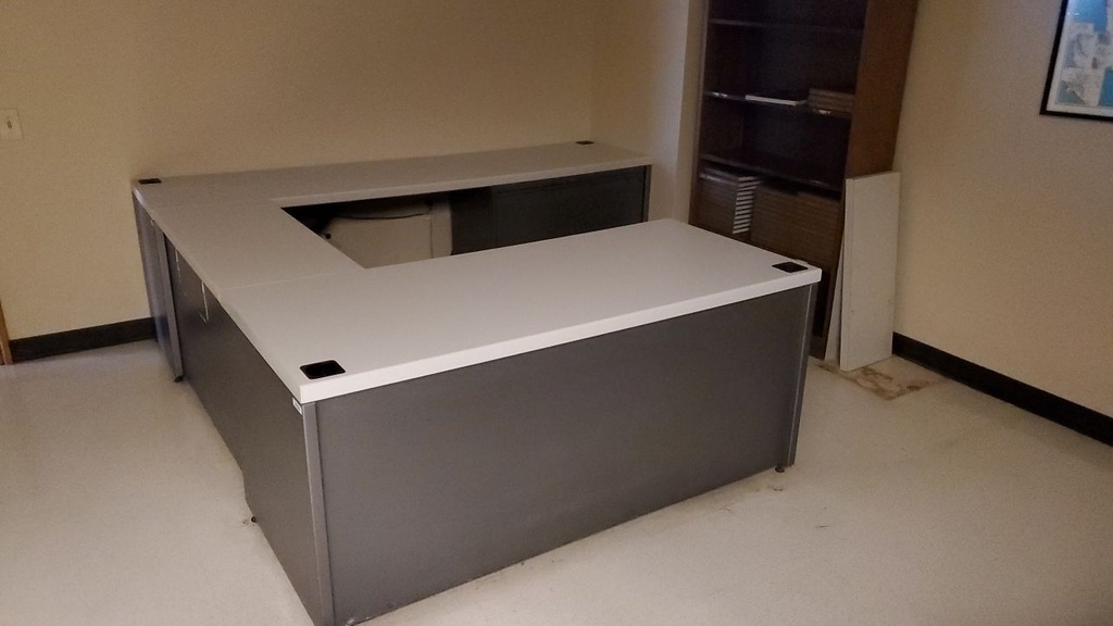 U-Shape White Top Desk V2