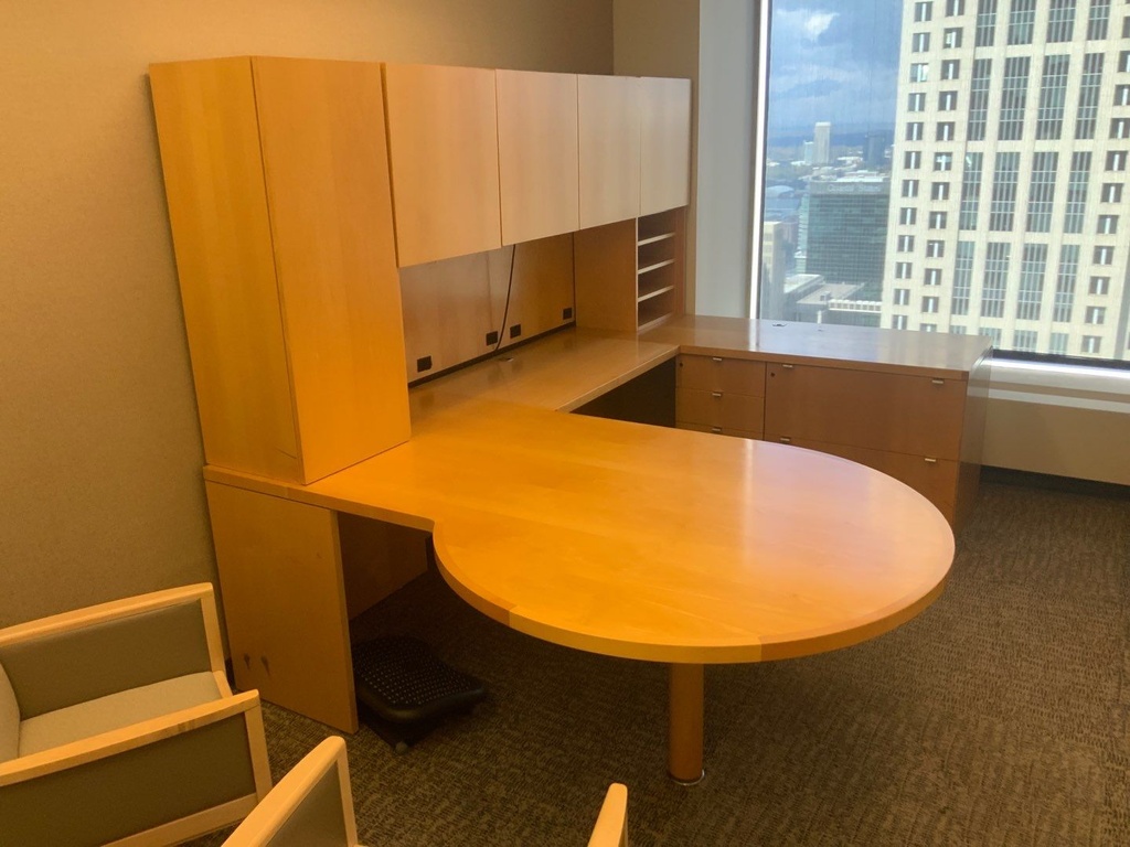 Executive "U" Group - "P" Top Desk w/ Freestanding Hutch, Tackboards, Task light, Surface Storage Tower Desk, Center Drawer, Credenza w/ Double Lateral File &amp; BBF, Right Hand - Light Maple