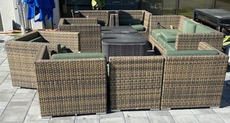 8-Piece Green Outdoor Seating 