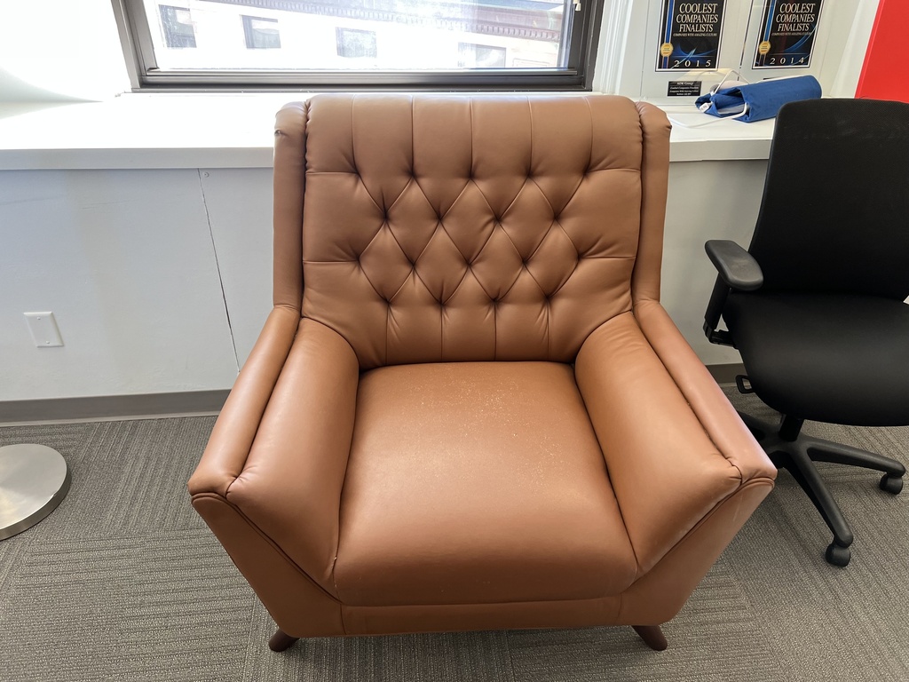 Oversiz brown leather chair