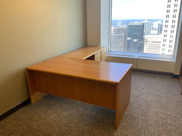 "L" Group Right - 36x66 Single Pedestal Desk w/ BF Pedestal, Long Right Return w/ 24x60 BF Right, 8-Way Radius Edge Detail - Oak