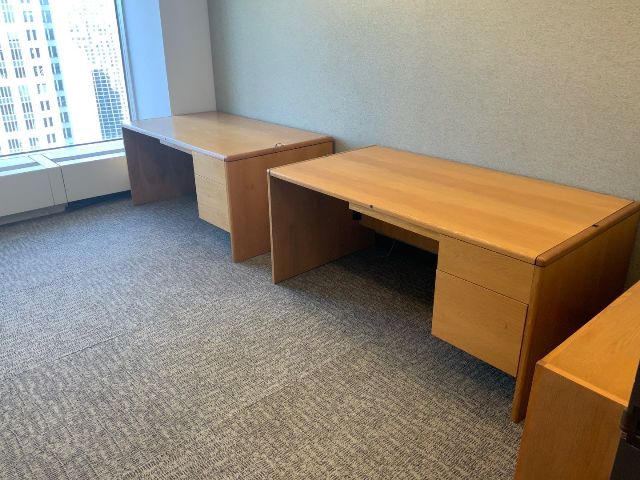 Desk - 36x66 Single Pedestal Desk w/ Box File Pedestal Right, 8 -Way Radius Edge Detail - Oak