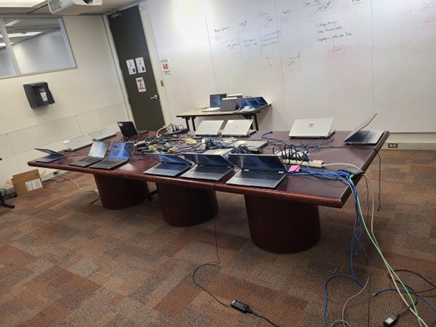 Table de réunion - 12' de long x 56" de large x 29" de haut