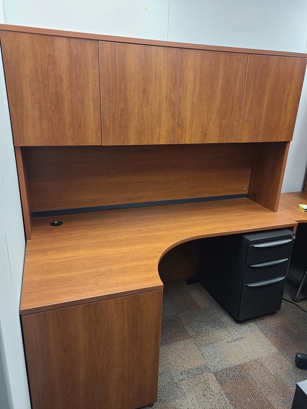 Desk with Credenza - 6' x 42" x 6' tall