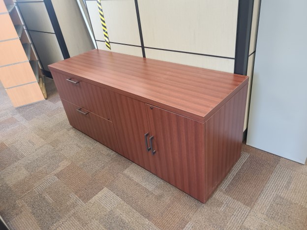Crédence - 6' de long x 2' de profondeur x 30" de hauteur