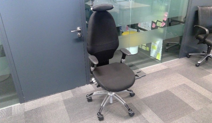 TASK CHAIR