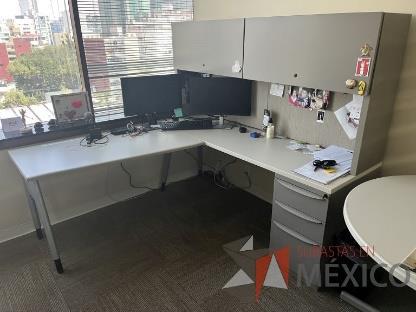 Escritorio en escuadra de costado derecho con archivero de pedestal de 3 cajones, 2 gavetas sobrepuestas y cubierta color blanco