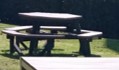 Round picnic table, metal | Mesa de picnic redonda, metal