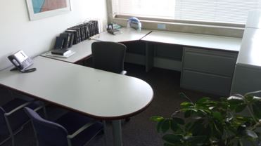 Desk, L-shaped | Escritorio, en forma de L