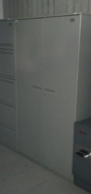 Metal cabinet, grey | Gabinete de metal, gris