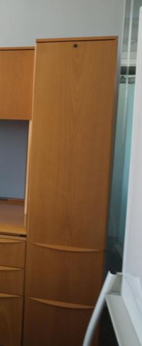 Wooden cabinet | Mueble de madera