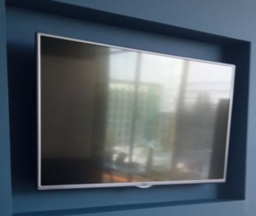 TV, 40", and stand | TV, 40", y soporte