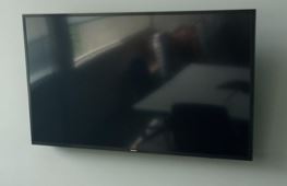 TV, 50", with stand | TV, 50", con soporte