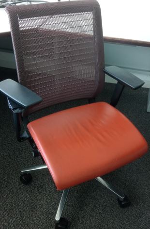 Task chair, red mesh, adjustable | Silla operativa, malla roja, regulable