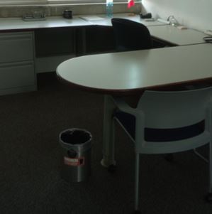 Desk, L-shape, with filing cabinet | Escritorio, en forma de L, con archivador