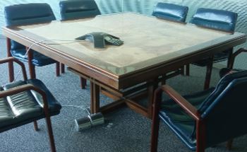 Square table, wood | Mesa cuadrada, madera