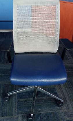 Task chair, white and blue | Silla operativa, blanca y azul