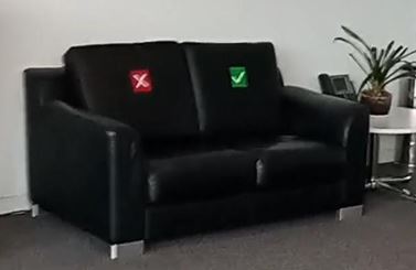 Vinyl sofa, black | Sofá de vinilo, negro