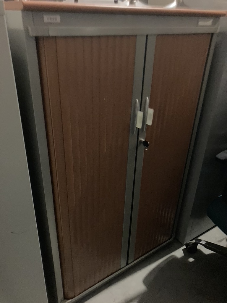 Tall cabinet | Armário alto