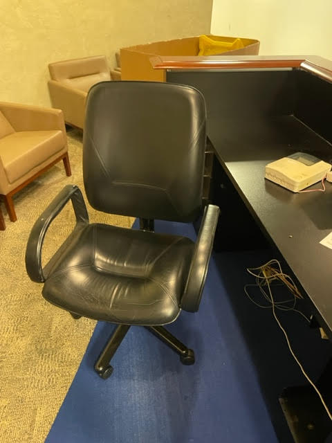 BLACK LEATHER TASK CHAIR W/ ARMS