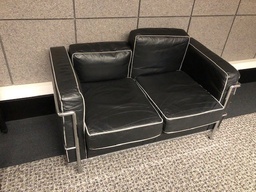 [#B6-83] beat up leather black