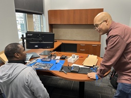 [#E7-7] U-Shaped Desk with Hutch