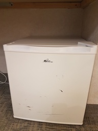 [#G9-22] Mini Fridge (RS Royal Sovereign)