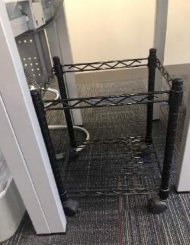 [#D16-34] Black Metal Stand on wheels