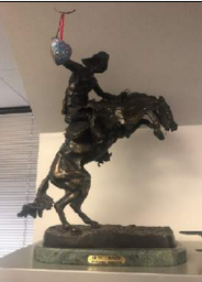 [#J7-41] Bronze Statue