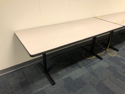 [#C5-t1] Free standing table