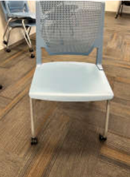 [#B12-4] Chair on wheels (blue)