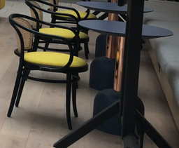 [#00-IR18] Café tables and chairs