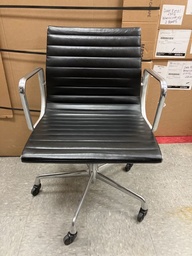 [#B5-2] Black Chairs