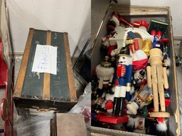 [#I2-23] Chest of nutcracker décor, misc.