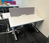 [#E10-100] mobile table / 24" x 48" w/ screens