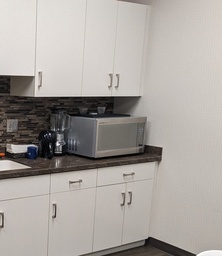 [#G8-5] Microwave (2'x1.5'x1')