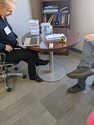 [#C5-29] small round meeting table (2.5'x2.5'x2.5')