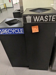 [#G4-160] garbage/recylcing containers