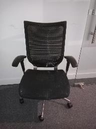[#B13-2] BLACKARM CHAIR WITH WHEEL