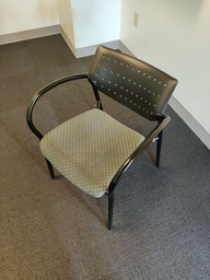 [#B5-5] Black Conference Chair with Arms