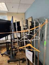 [#I5-10] Coat trees/racks