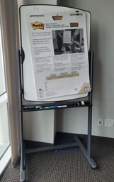 [#J4-36] Easel, 33x24x72