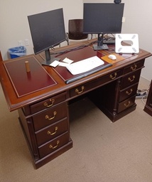 [#E4-33] Desk 6’