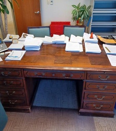 [#E4-170] Desk 3’ X 6’