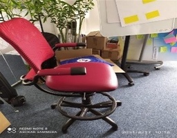 [#B13-70] Red Task Chair