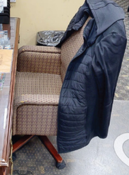 [#B8-31] Guest Seating 31